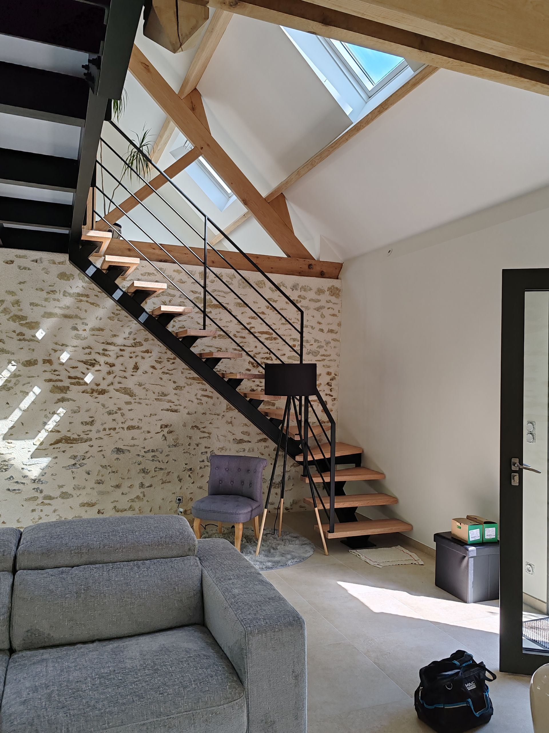 Mise en vernis de l'escalier