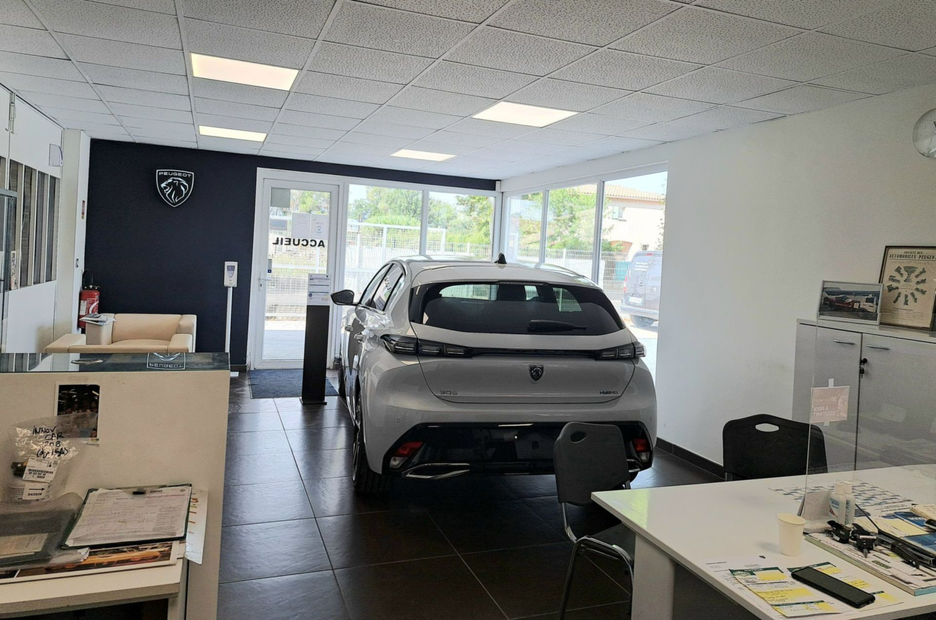 Photo du hall d'accueil du Garage Sarrazin