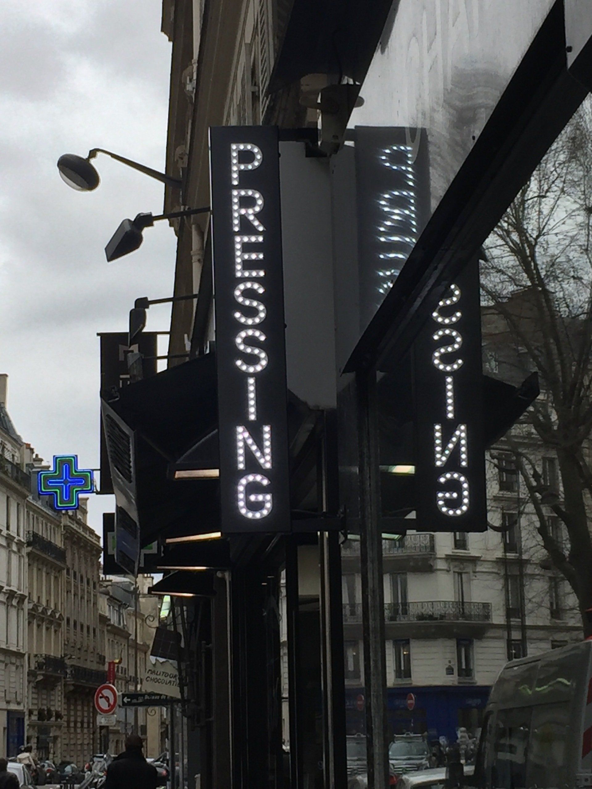 Enseigne lumineuse LED