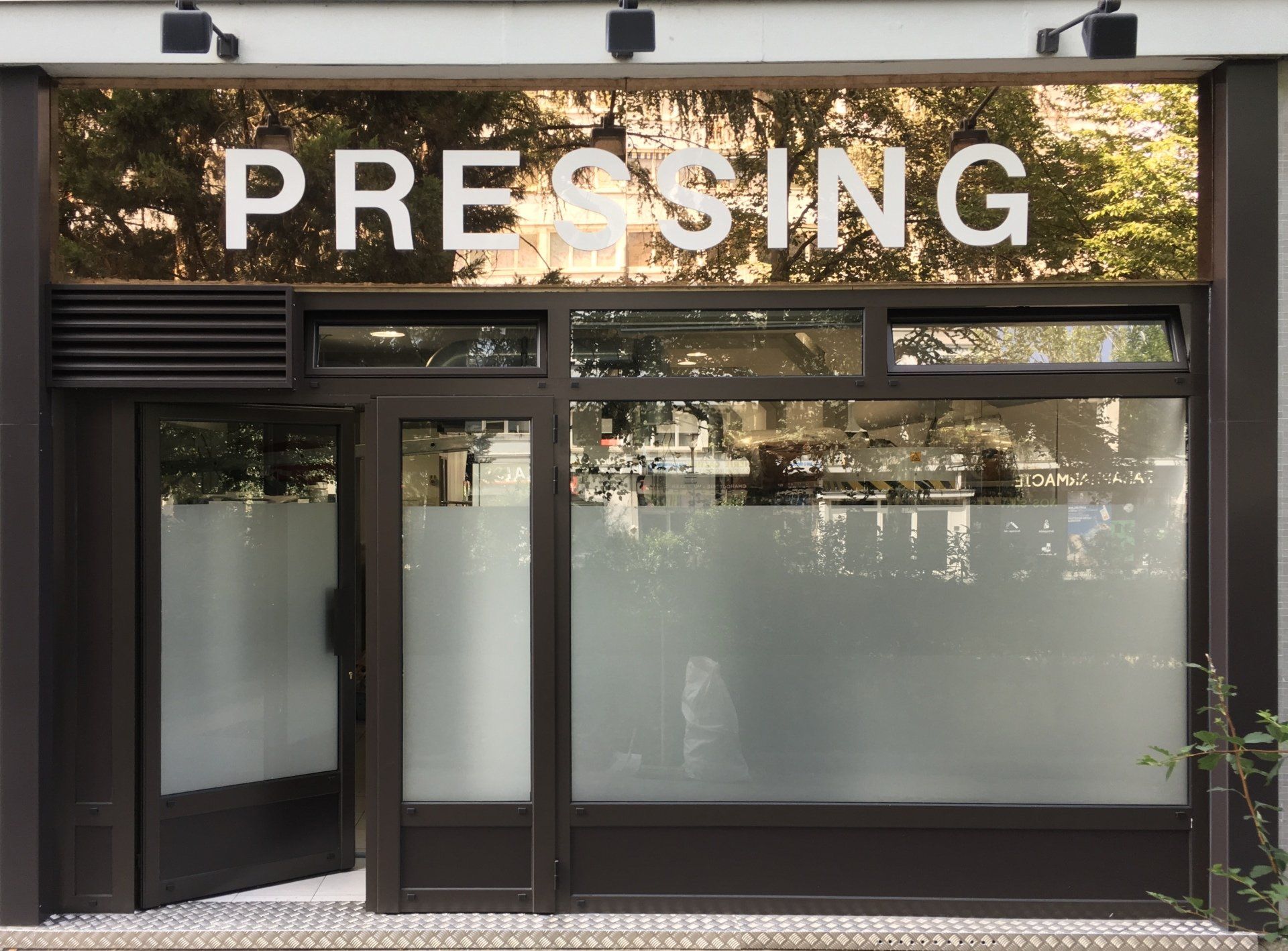 Pressing façade complète