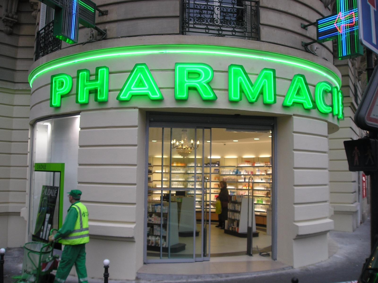 Portes automatiques rideaux de fer et enseignes lumineuses