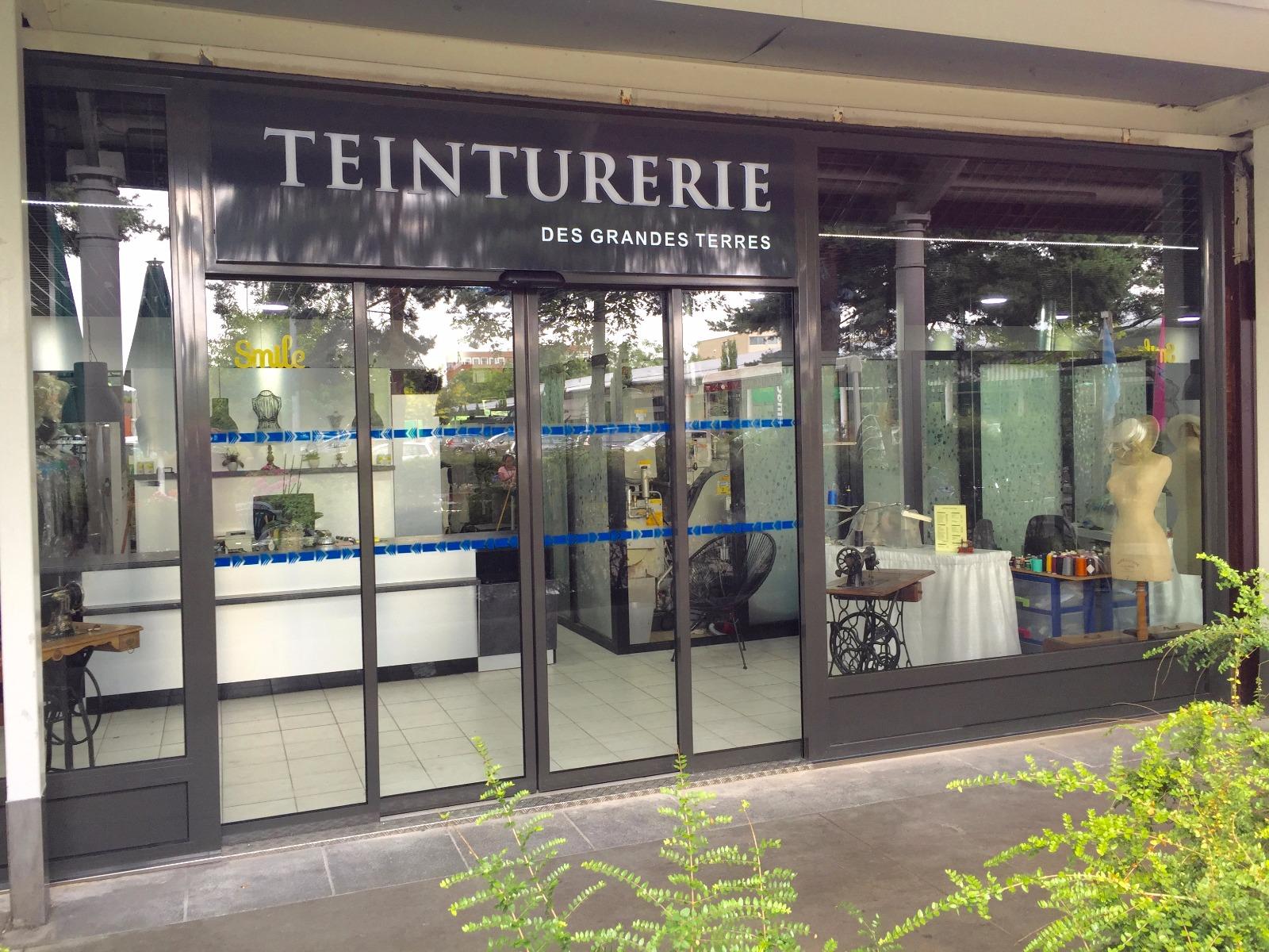 Grandes terres après travaux avec portes automatiques