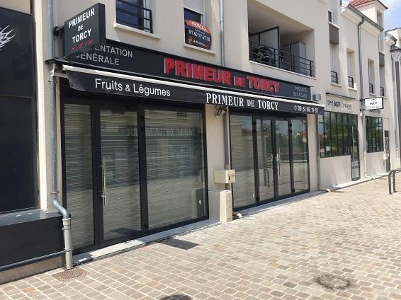 Agencement de façade et vitrine de magasin