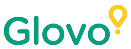 Logotipo de Glovo en verde azulado y amarillo sobre un fondo blanco