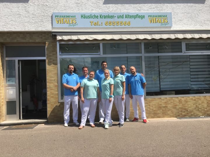 Teambild vor der Pflege Vitalis