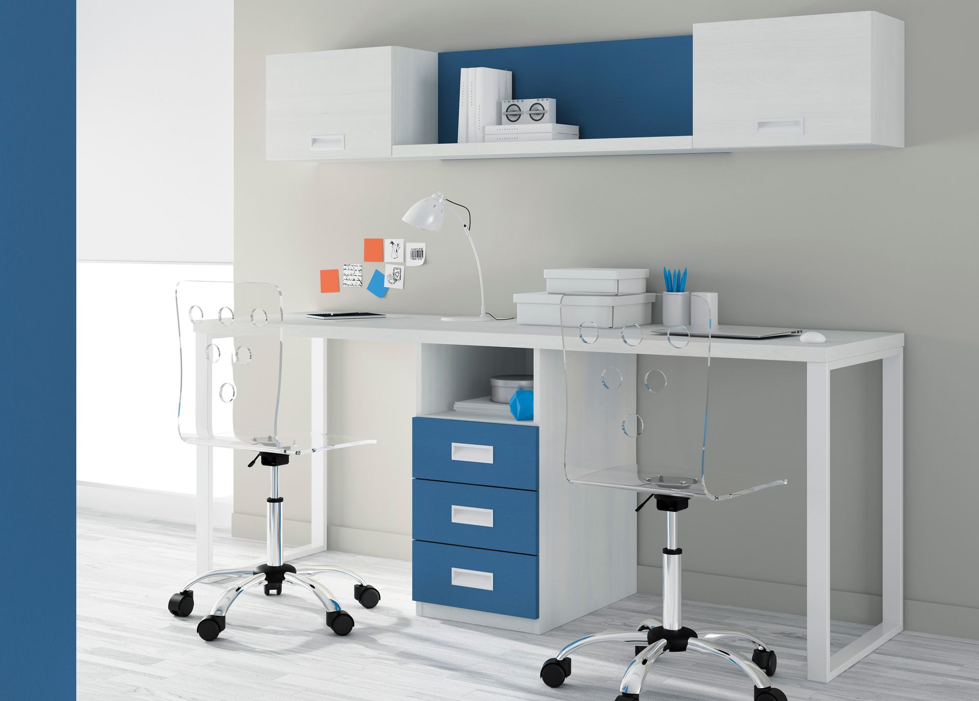 Escritorio blanco con detalles azules, estantes superiores y dos sillas.