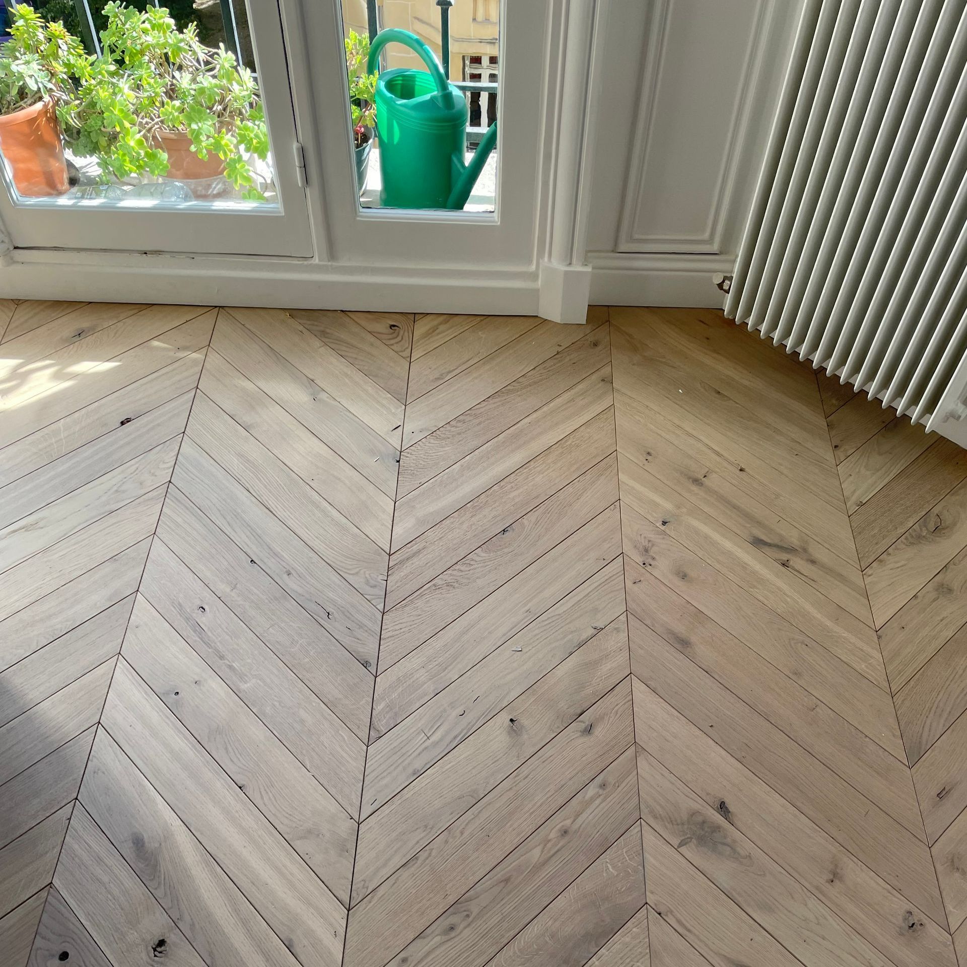 Gros plan sur du parquet.