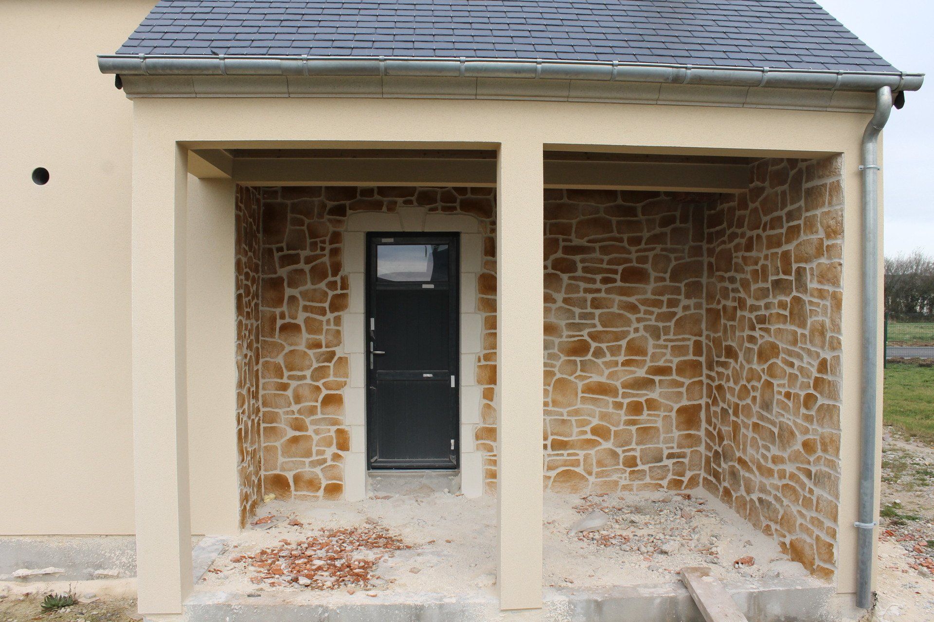 Façade en enduit et pierre