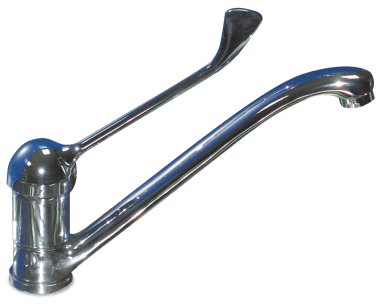 Un grifo cromado con mango largo sobre un fondo blanco.