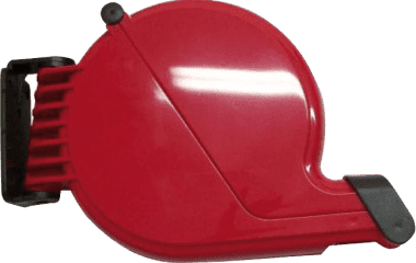 Un objeto rojo con un mango negro sobre un fondo blanco.