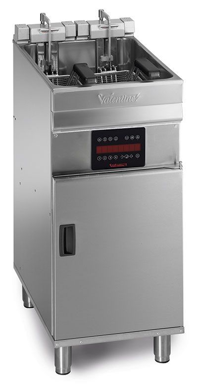 Una freidora de acero inoxidable con un gabinete debajo de ella sobre un fondo blanco.