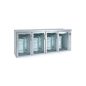 Un refrigerador de acero inoxidable con puertas de vidrio y barriles en su interior.