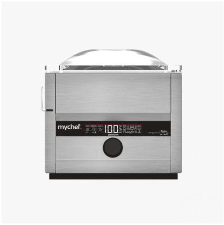 Se muestra una selladora al vacío MyChef de acero inoxidable sobre un fondo blanco.