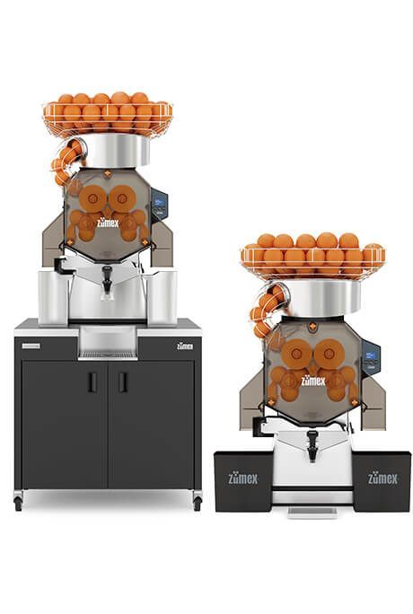 Dos exprimidores de naranjas están colocados uno encima del otro sobre una mesa.