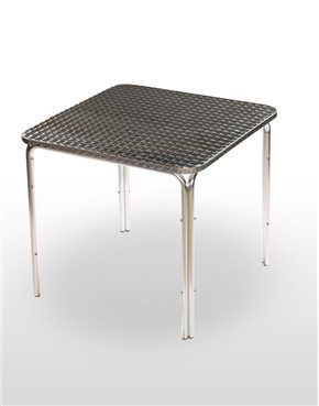 Una pequeña mesa cuadrada con marco de metal sobre un fondo blanco.