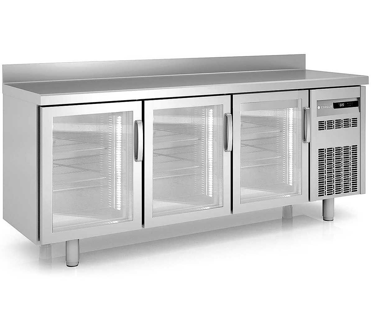 Un refrigerador de acero inoxidable con tres puertas de vidrio.