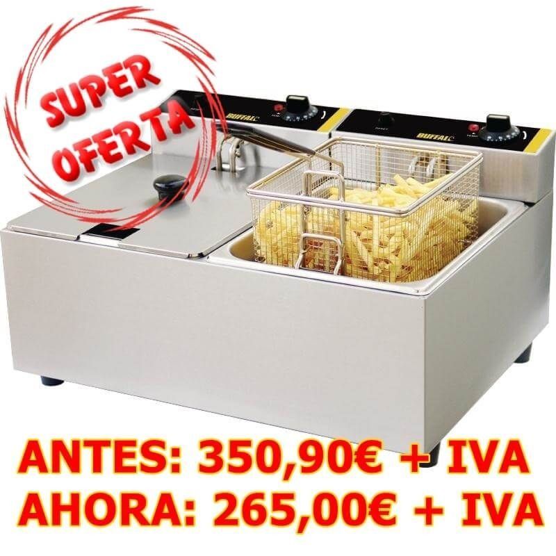 Una freidora con papas fritas tiene una pegatina de súper oferta.