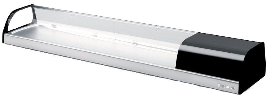 Una bandeja de acero inoxidable con tapa negra sobre fondo blanco.