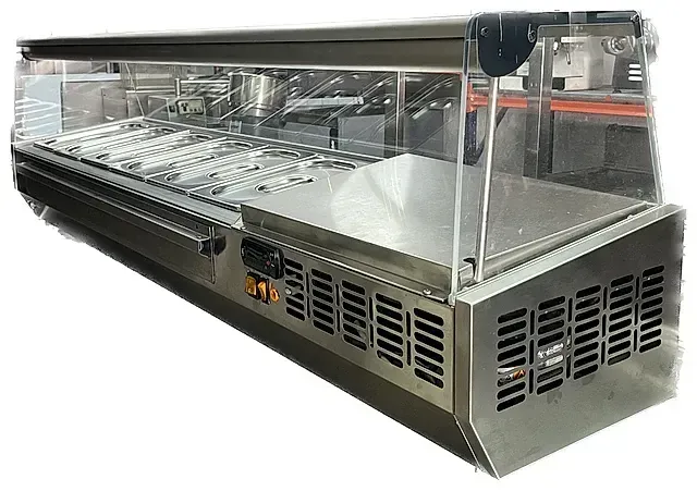 Una vitrina de acero inoxidable con tapa de cristal transparente.