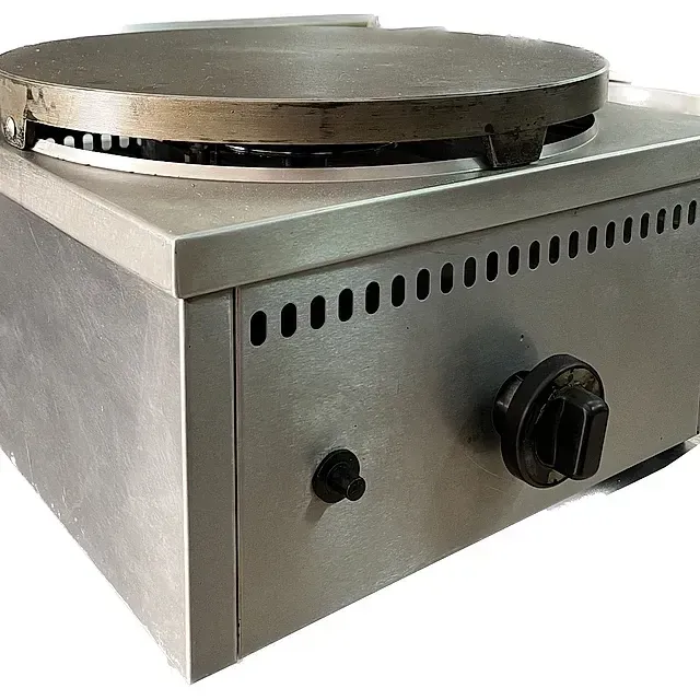 Una estufa de acero inoxidable con un quemador encima.