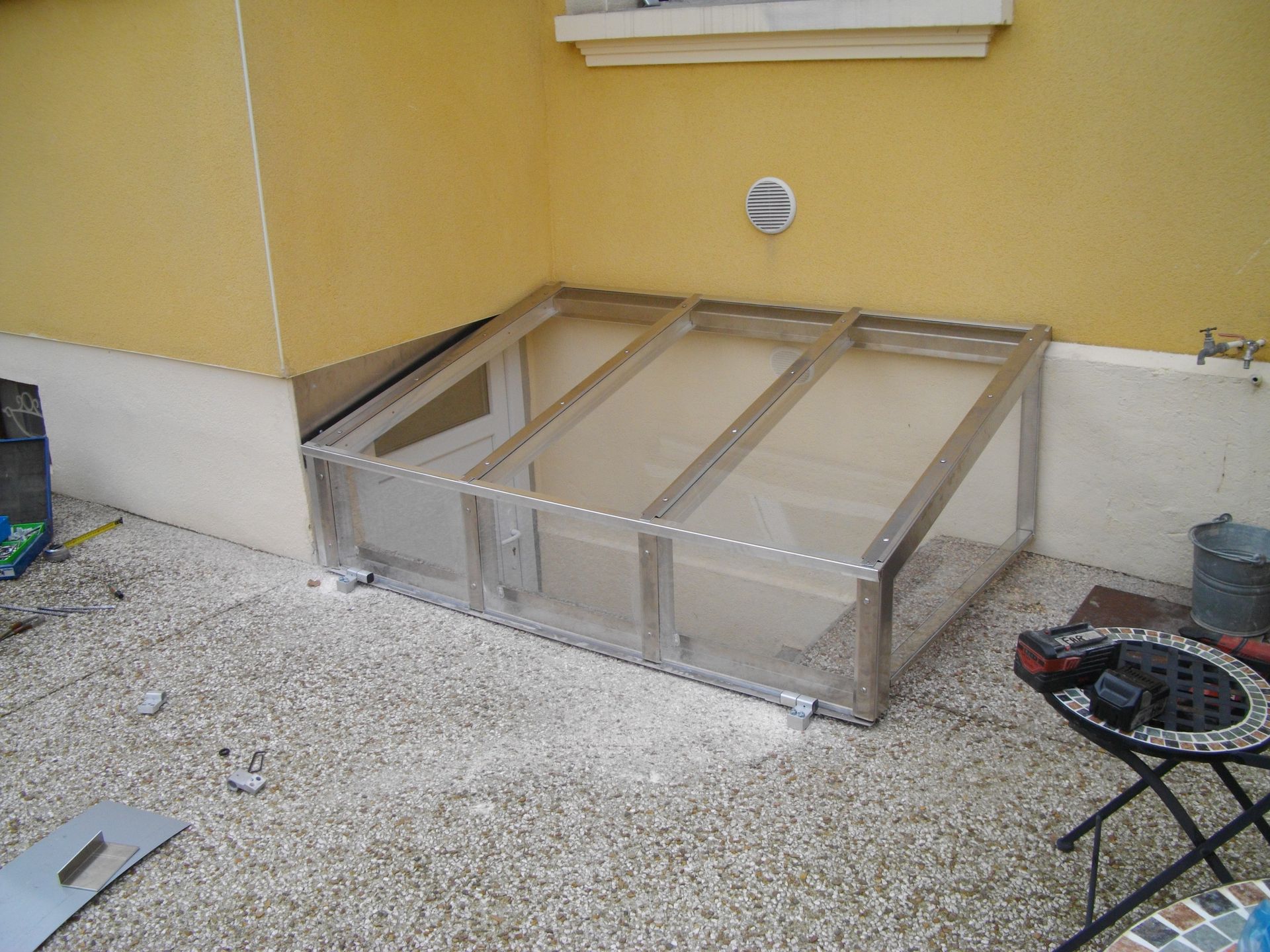 Verrière pour une entrée extérieure basse.