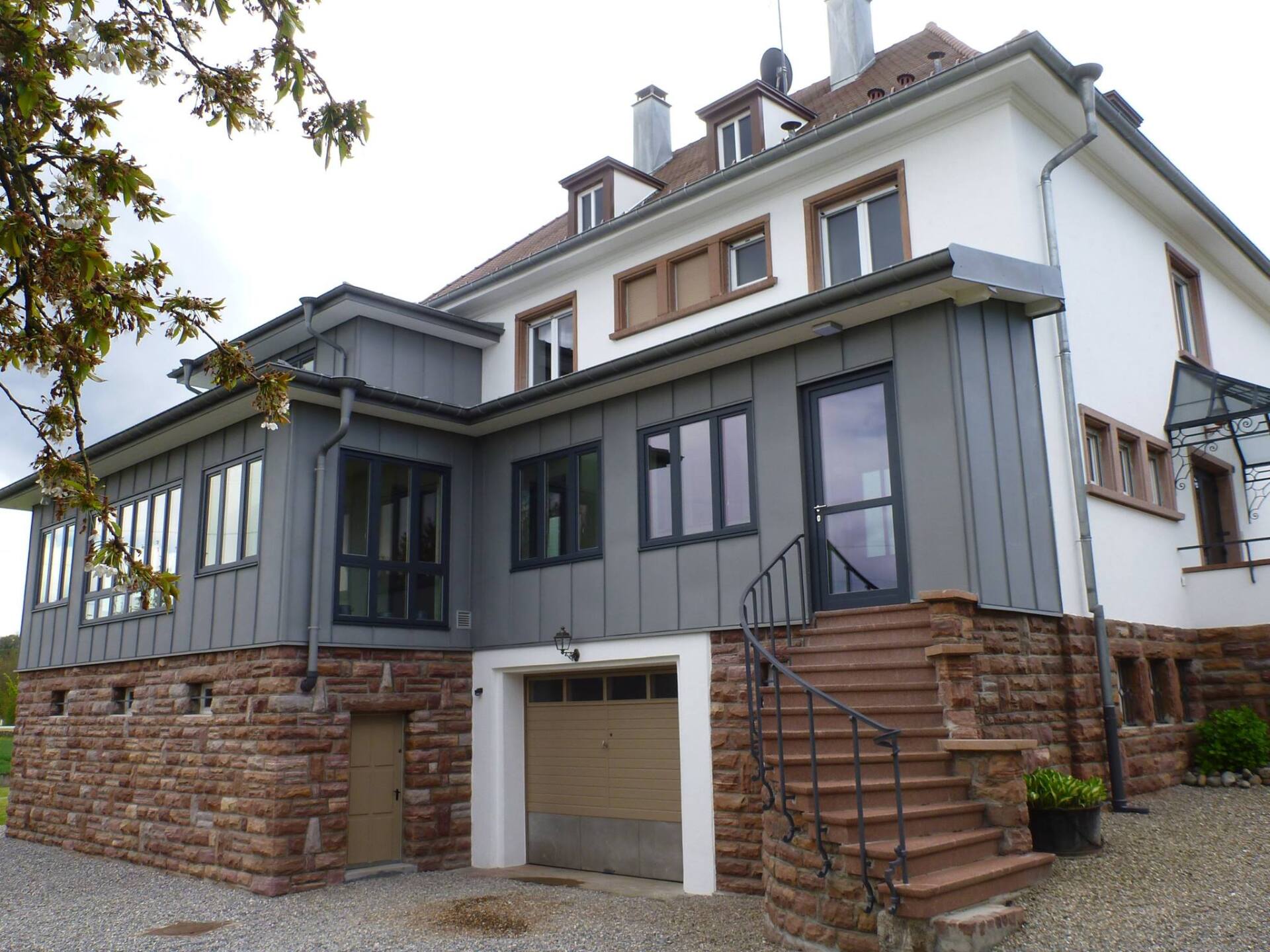 Maison avec avancée créée