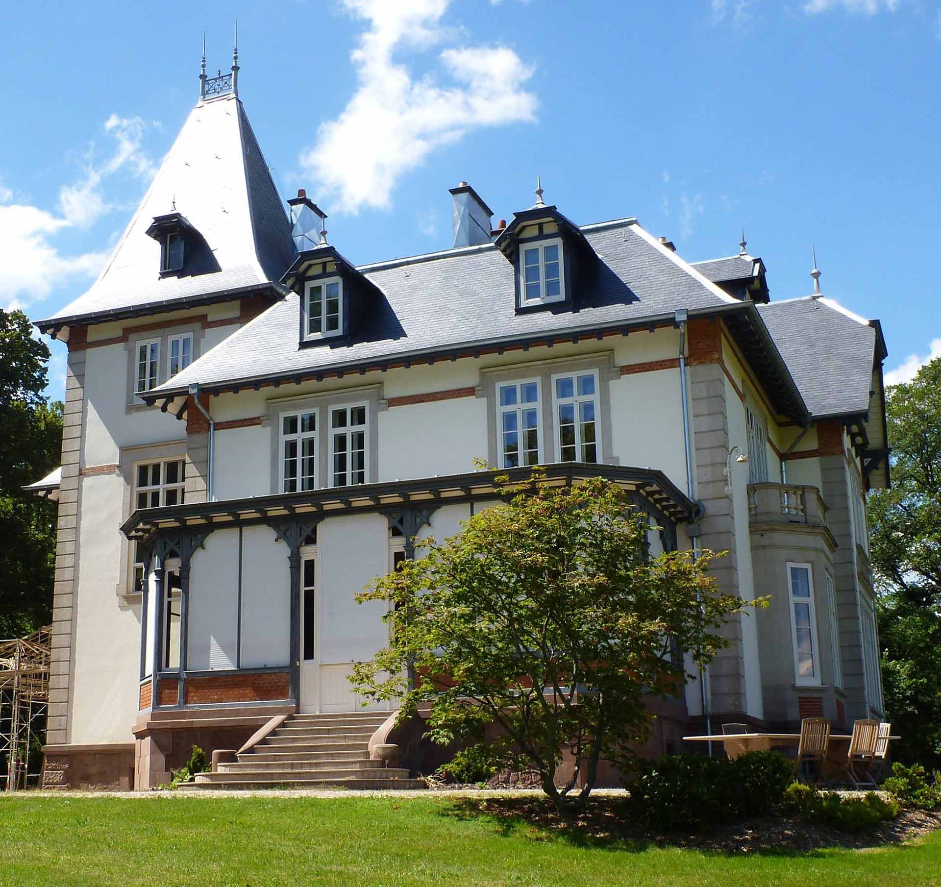 Maison bourgeoise avec toiture en ardoise