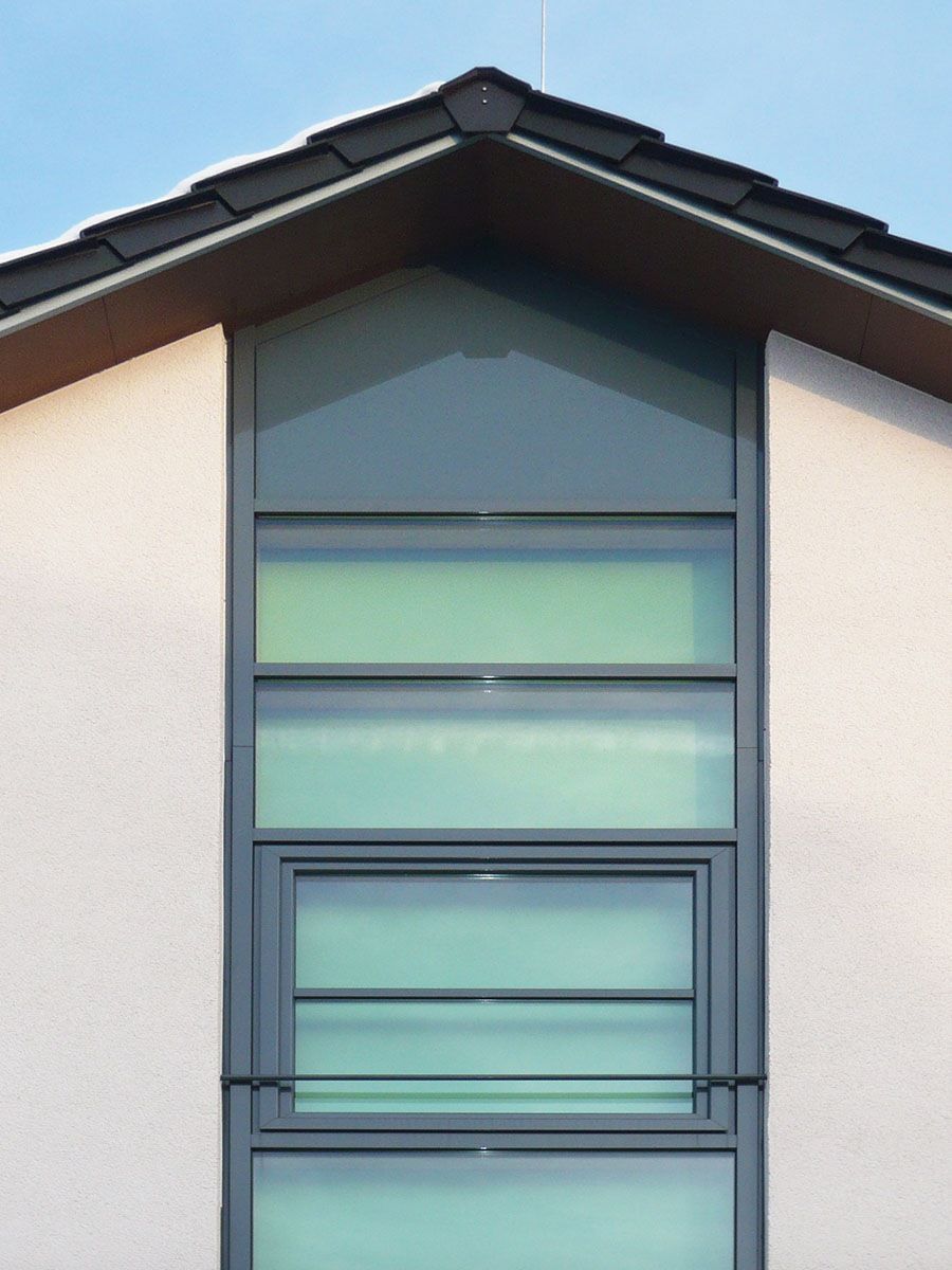 Fenster mit mechanischen Sicherheitsbeschlägen von der Bernd Fauser Fensterbau GmbH aus Hattenhofen für Sicherheit in Ihrem Zuhause.