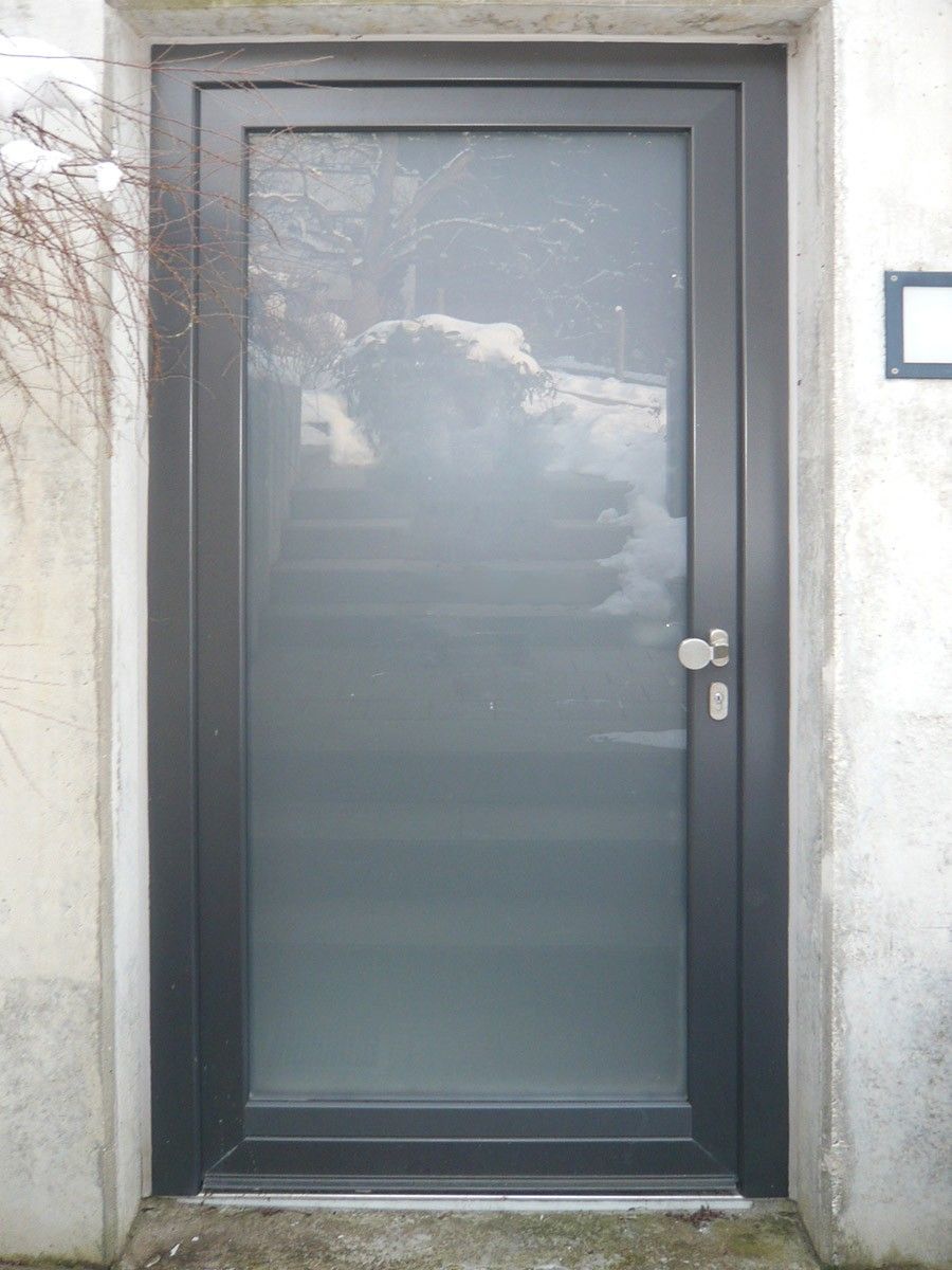 Fenster mit mechanischen Sicherheitsbeschlägen von der Bernd Fauser Fensterbau GmbH aus Hattenhofen für Sicherheit in Ihrem Zuhause.