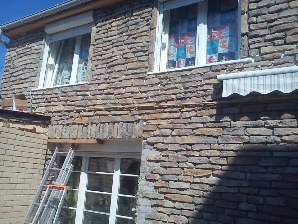 Maison avec un recouvrement de plaquettes
