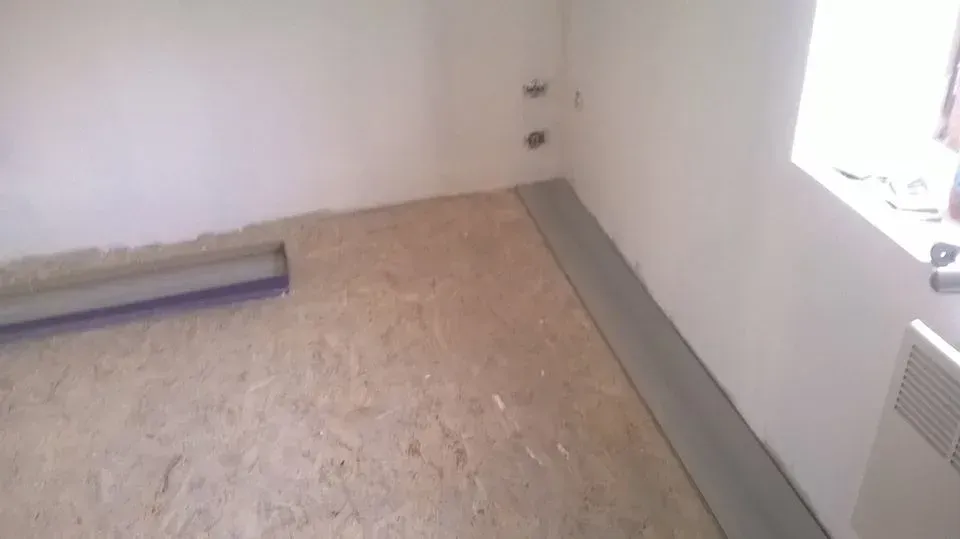 Travaux de finitions après la pose d'un sol