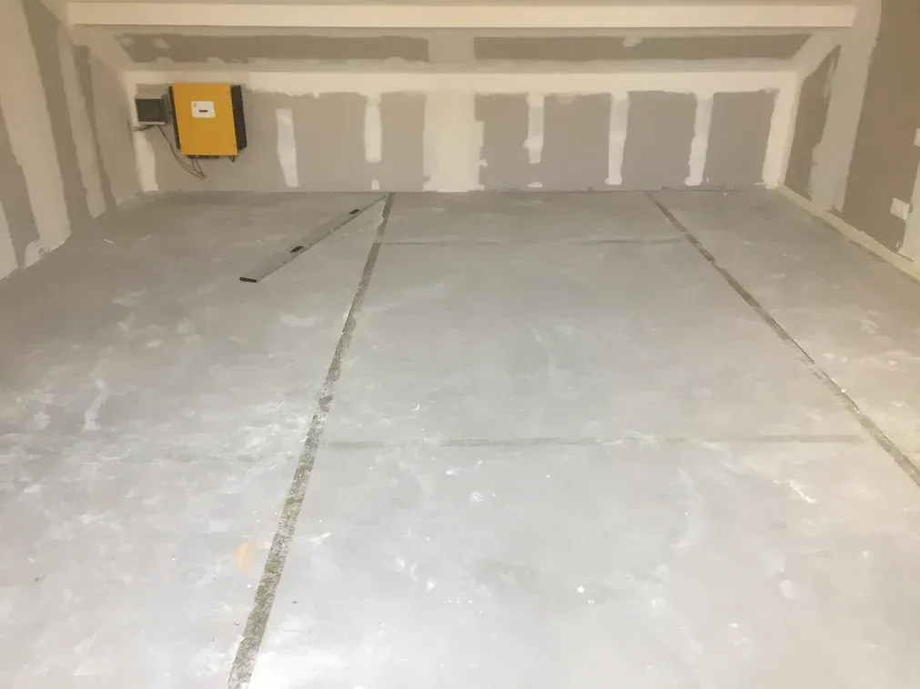 Création d'une chape sous les combles