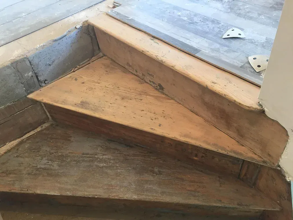 Ponçage des marches