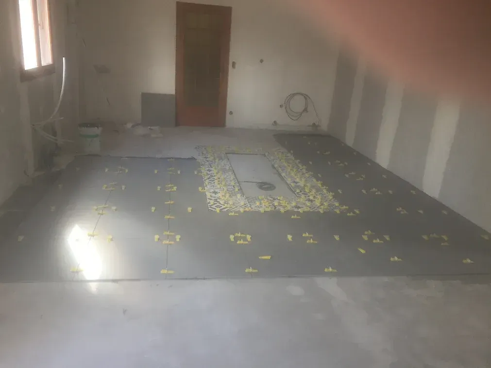 Attente séchage de la pose des carrelages