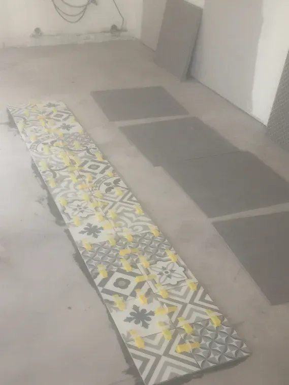 Choix de deux types de carrelage - uniforme et motifs