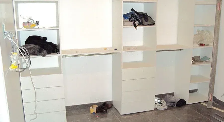 Meubles de cuisine en cours de pose