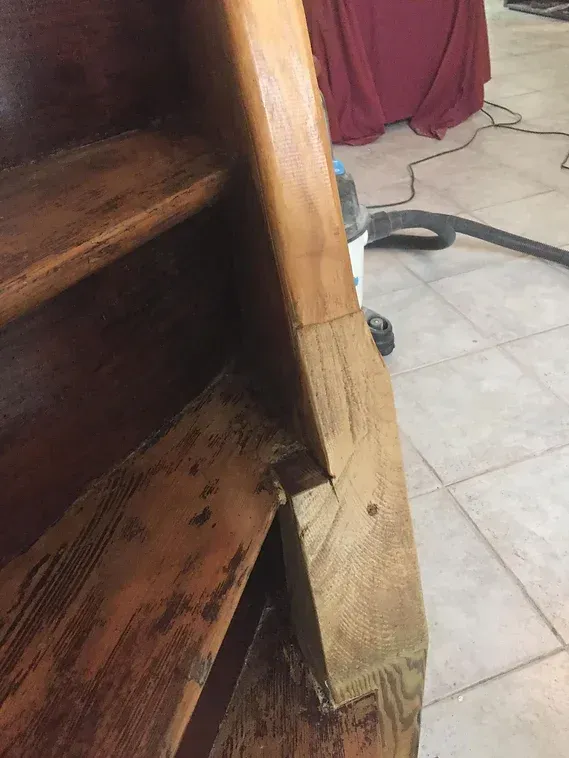 Pose d'un vernis sur les marches