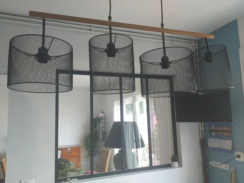 Pose de lustres suspendus