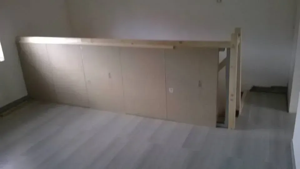 Pose d'une protection contre un escalier