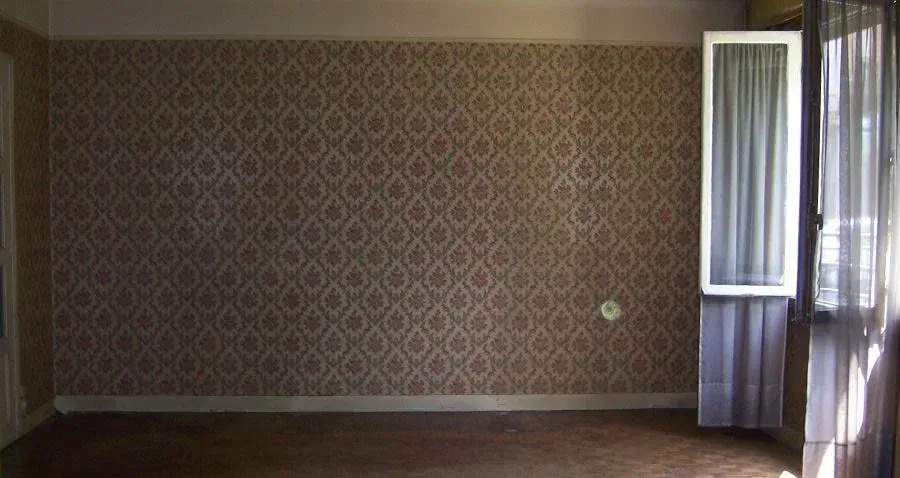 Pièce avec une ancienne tapisserie