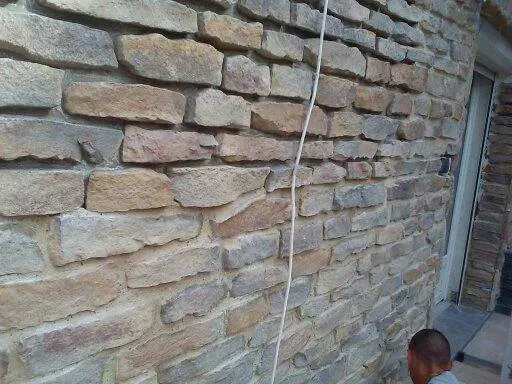 Ajout de joints à la chaux sur les plaquettes