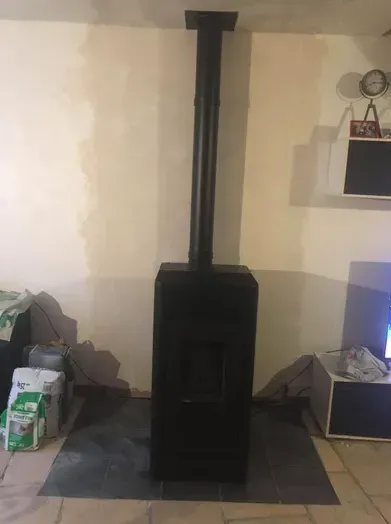 Pièce avec un poêle à bois