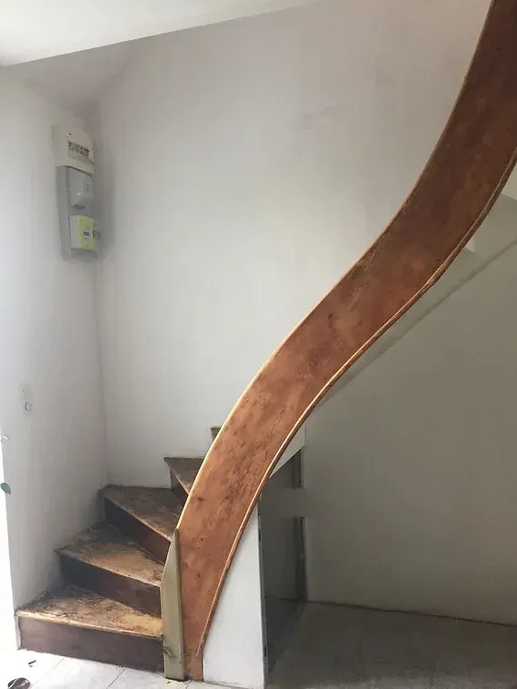 Descente de l'escalier rénovée