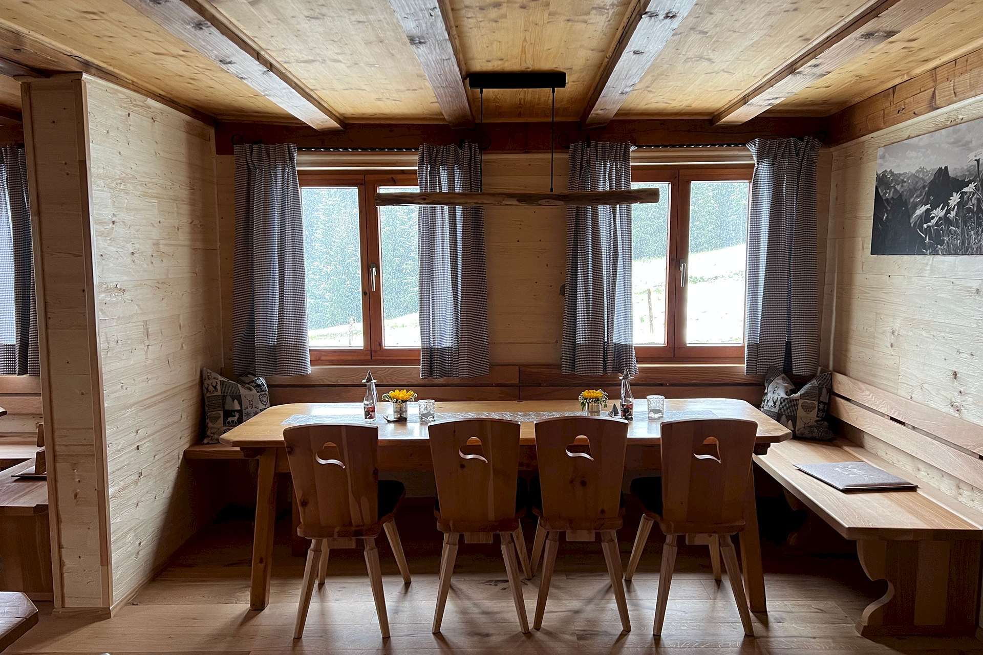 Lenzenberghütte innen