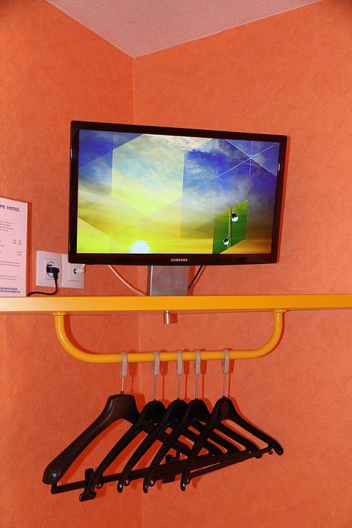 L'espace TV dans les chambres de l'Europe Hôtel près de Nevers