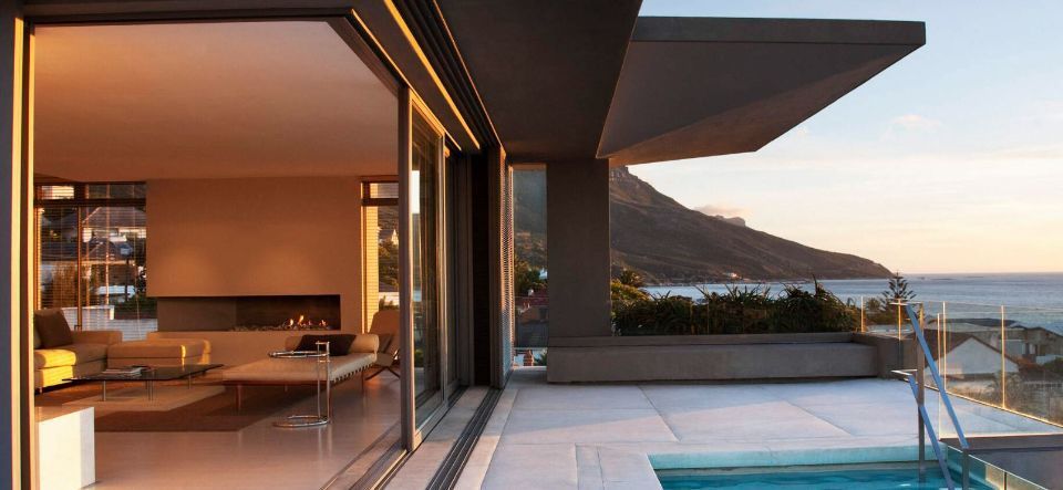 Modernes Haus mit Poolanlage