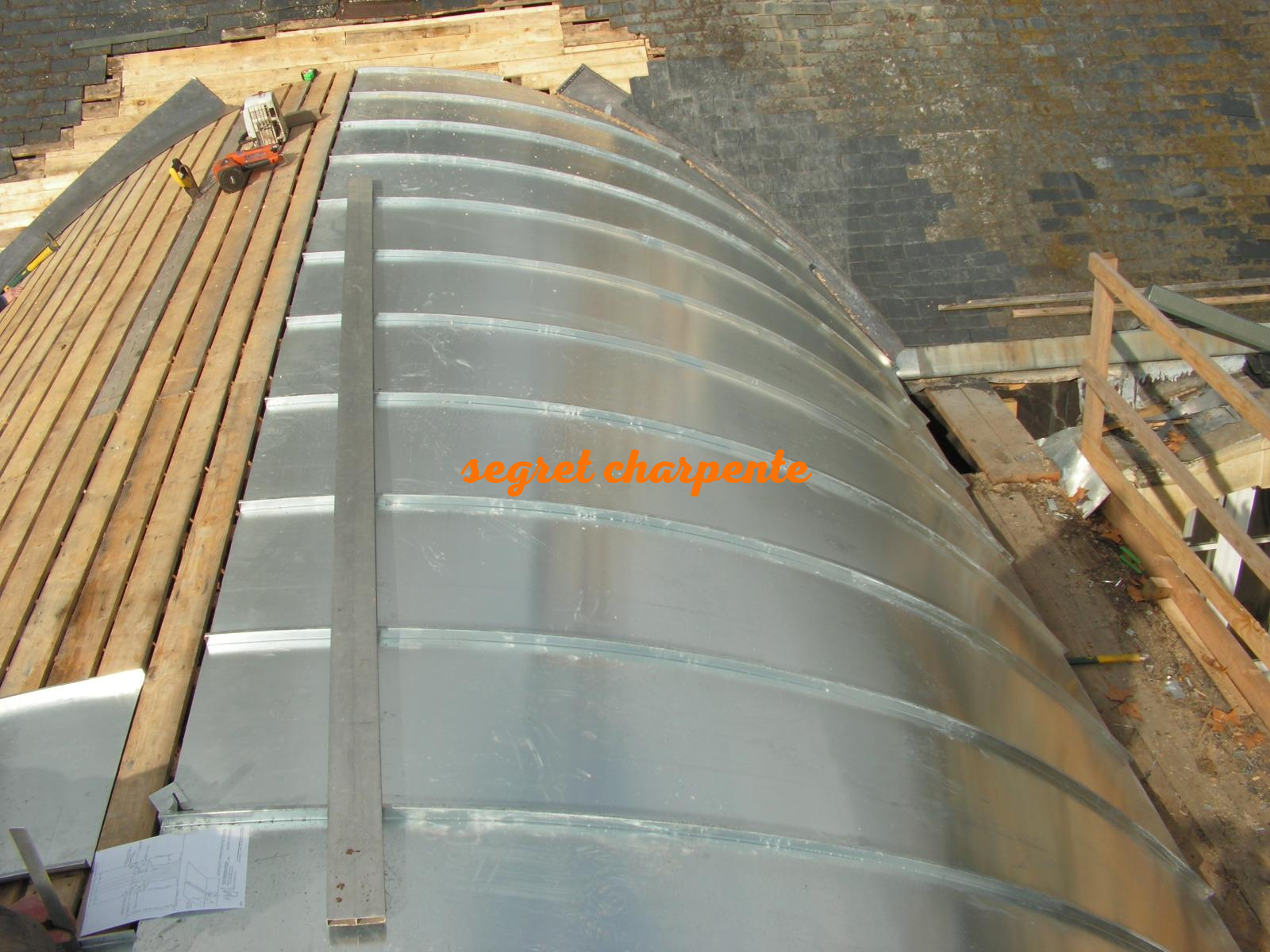 Couverture courbe à joint debout en zinc Indre 36