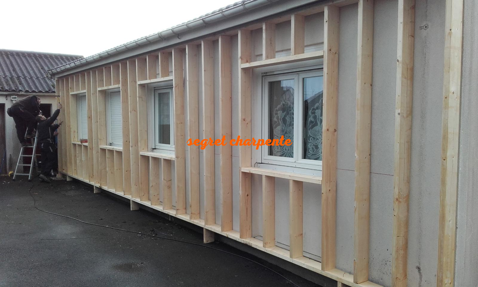 Mur manteau à ossature bois pour isolation thermque par l'extéieur ITE