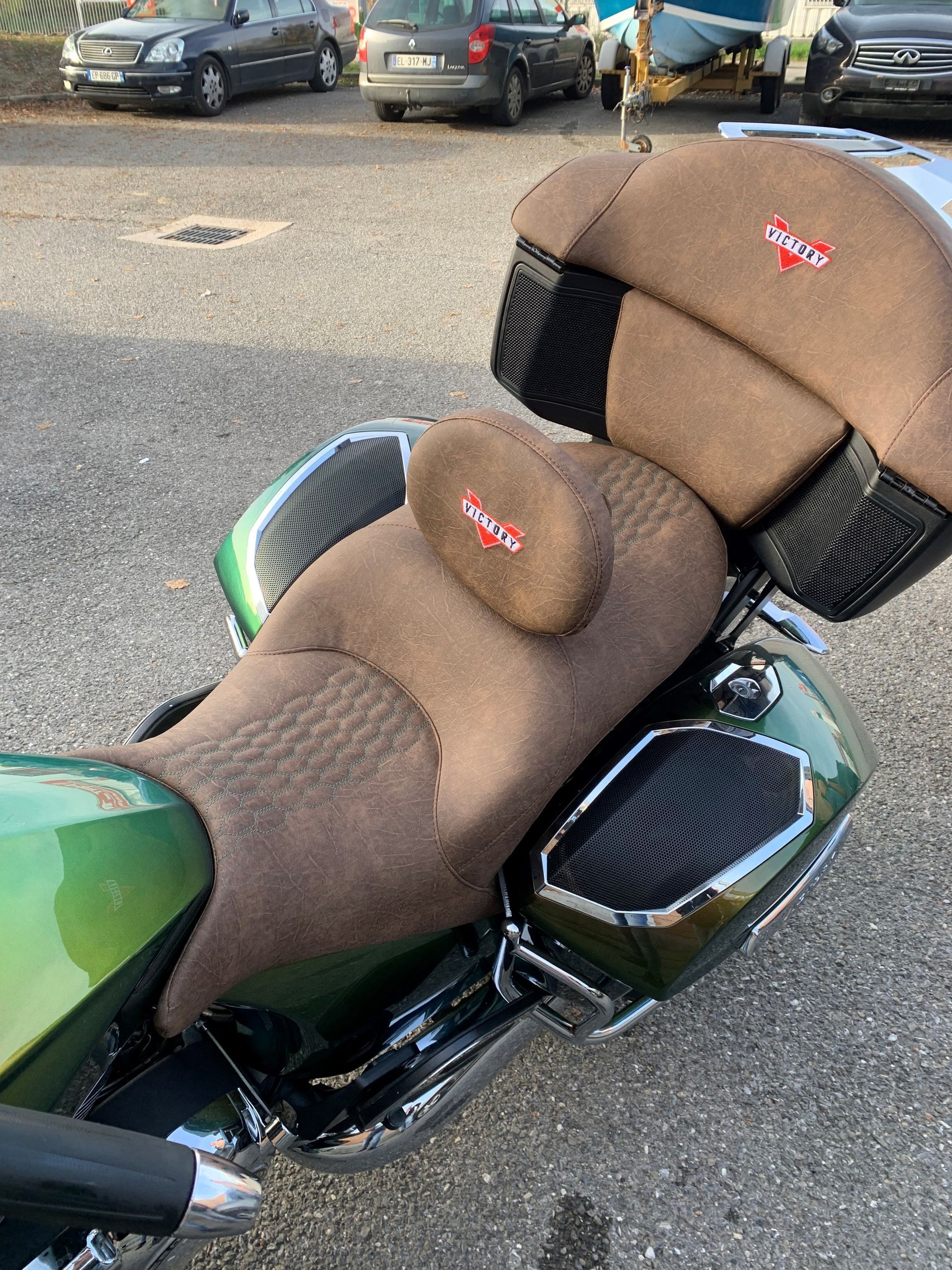 selle de moto marron