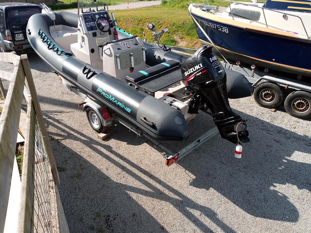 Transport d'un bateau avec nouveau moteur